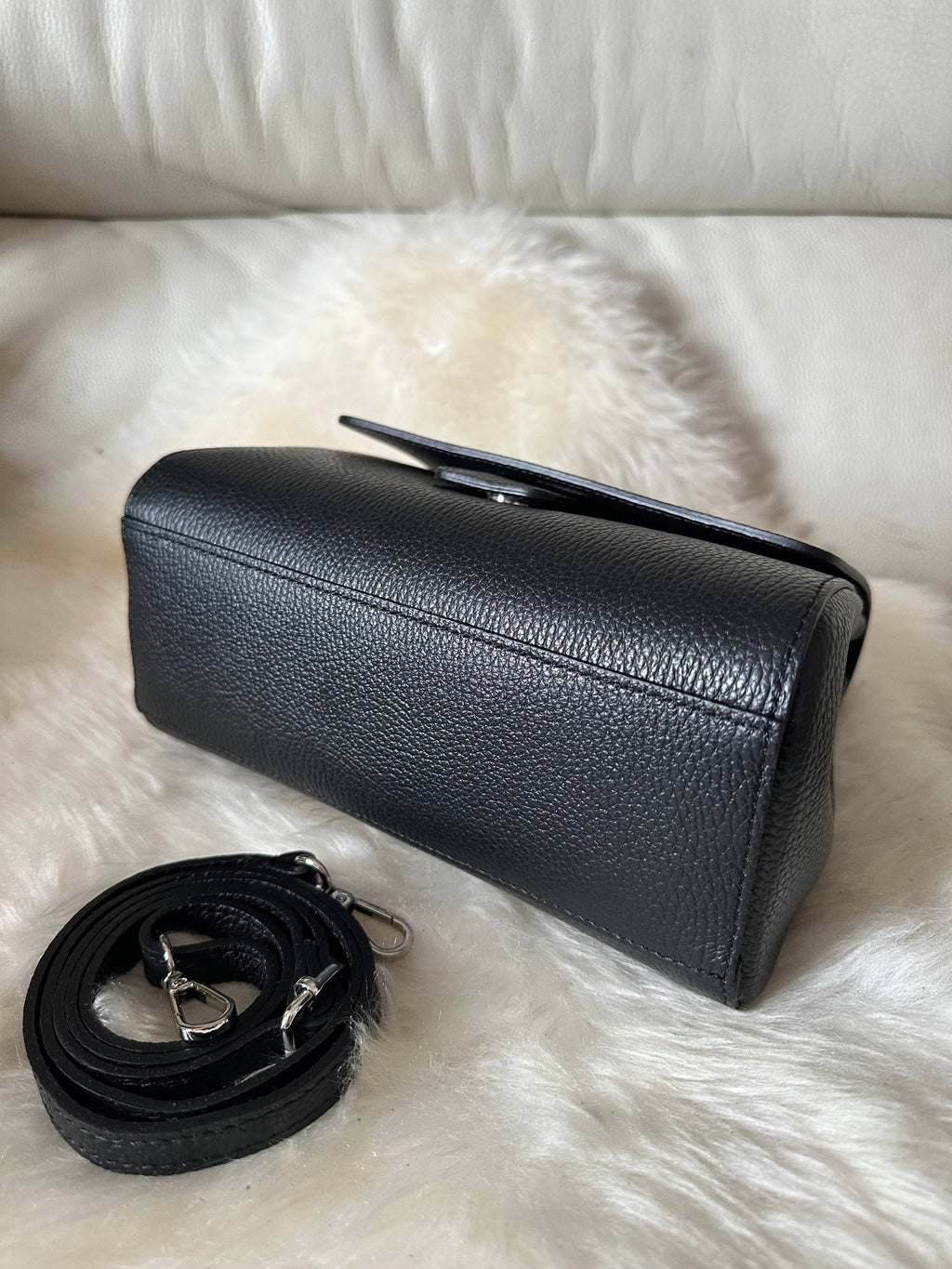 Agata Hammered Leather Bag | Handmade in Italy | Beige